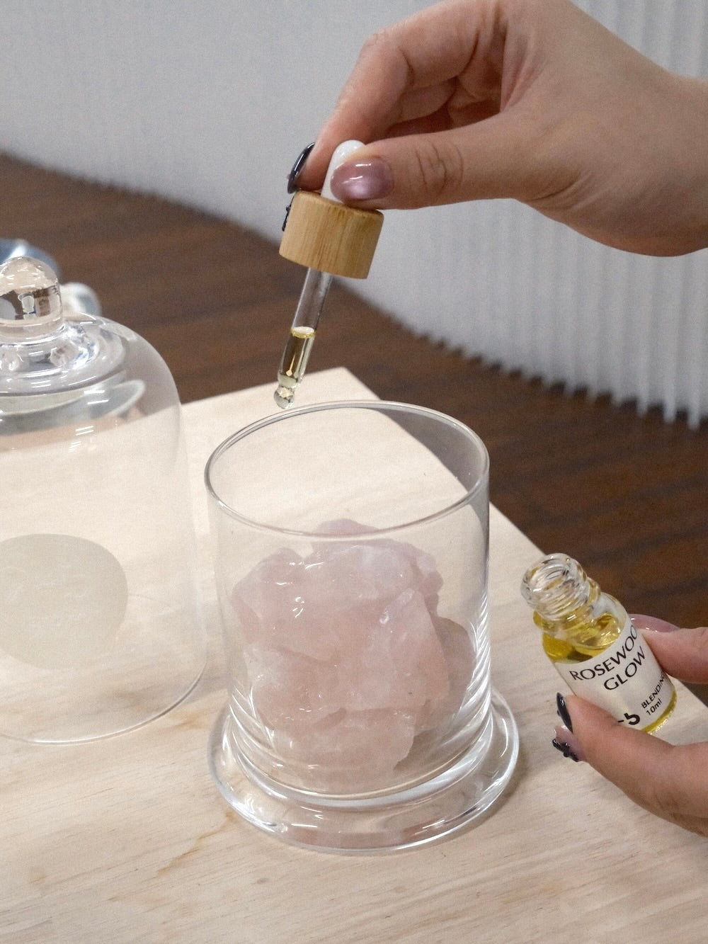 9to5 Studios Rosewood Glow crystal diffuser with rose quartz and blending oil
