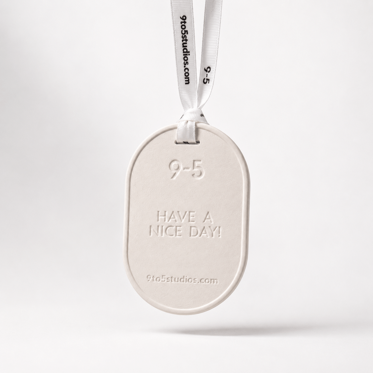 White oval tag with 'Have a nice day!' text on a white background