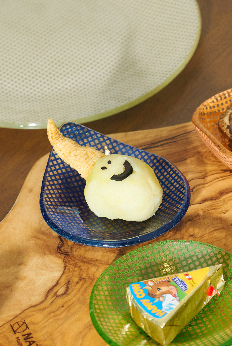 9to5 Studios_Eding CHECKY Waterdrop Sauce Plate
