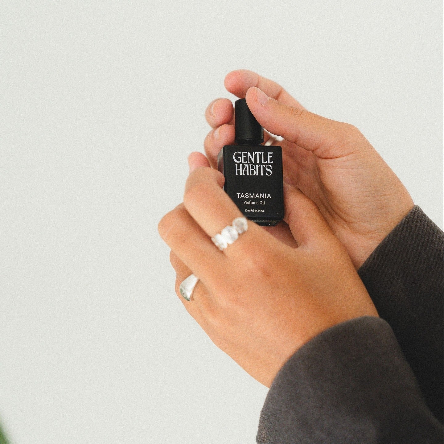 9to5studios Gentle Habits Perfume Oil - Tasmania