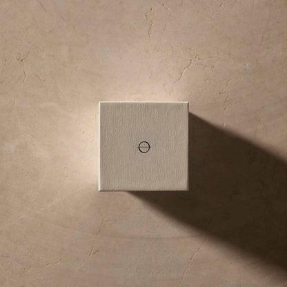 9to5 Studios Odesse Crème Skin closed box on plaster wall texture