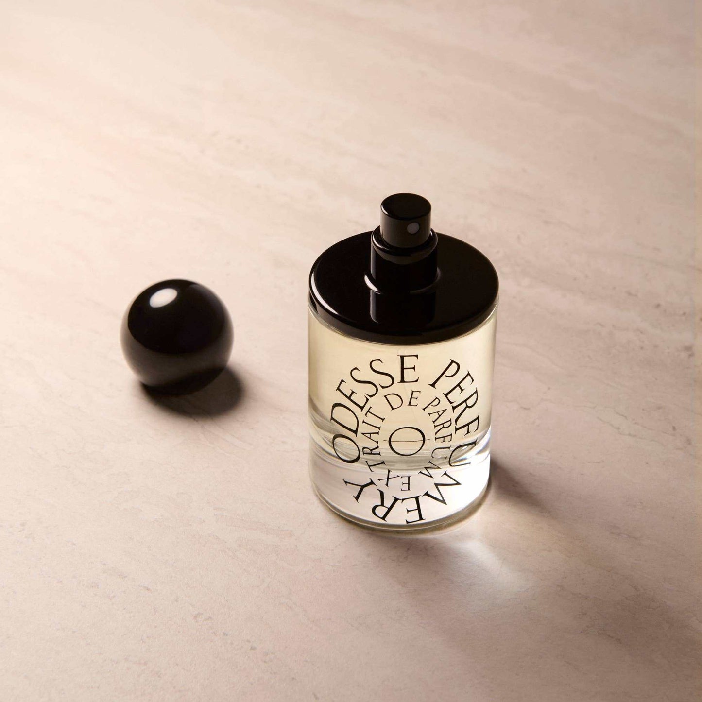 9to5 Studios Odesse Crème Skin clear bottle showing pale amber liquid