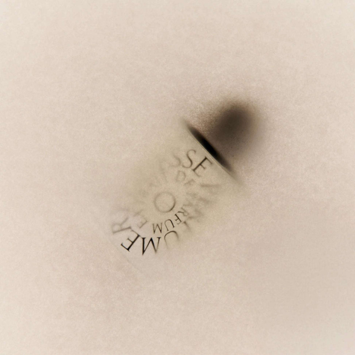 Odesse Morning Skin 香水瓶蓋與標籤細節特寫