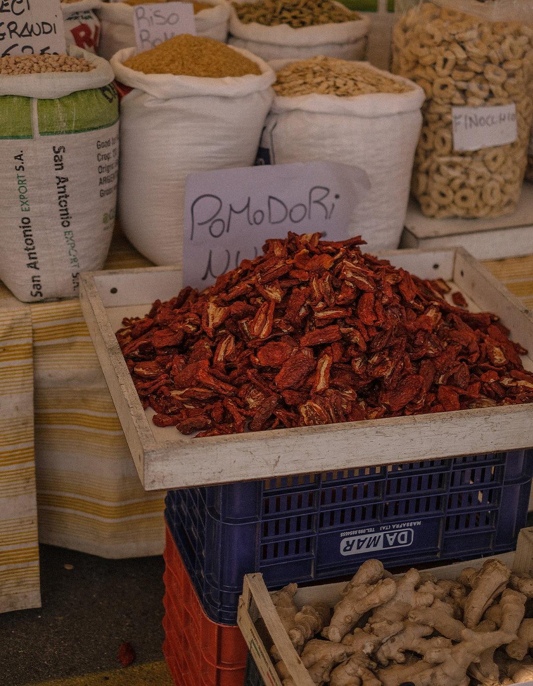 9to5studios Posie Candle POM: Tomato Leaf / Lemon Peel / Moss