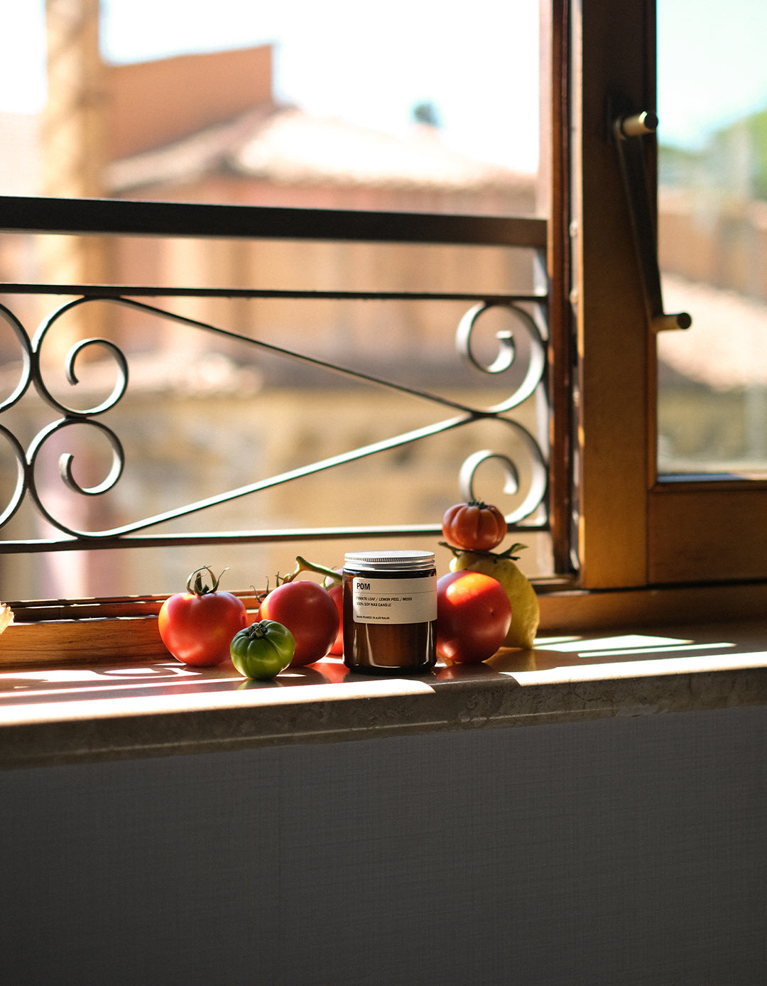 9to5studios Posie Candle POM: Tomato Leaf / Lemon Peel / Moss